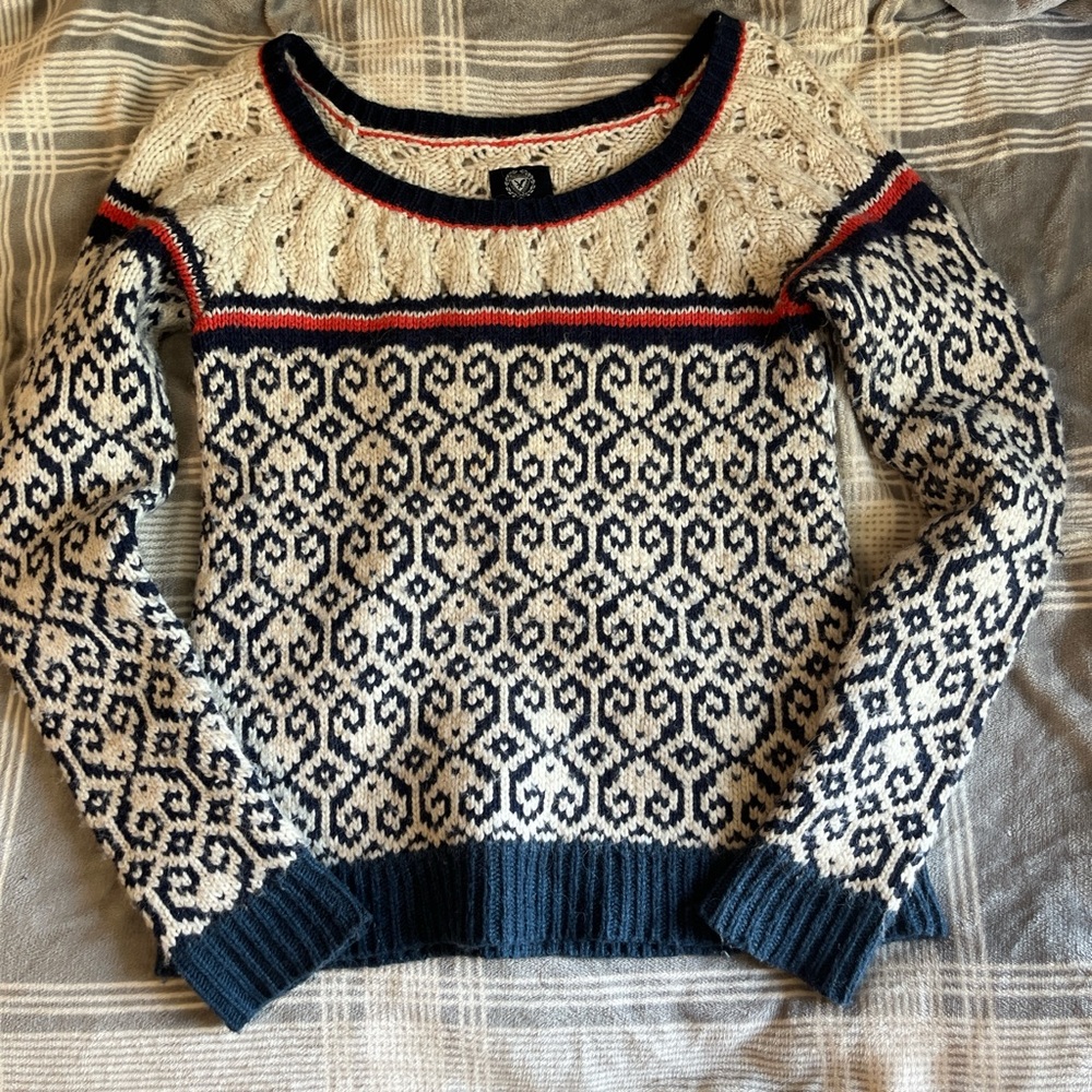 American Eagle Outfitters Navy and Cream Knit Sweater from the 2010s